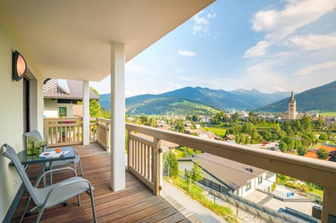 Day, Neighbourhood, Natural landscape, Summer, Balcony/Terrace, Balcony/Terrace, On site, City view, Landmark view, Mountain view