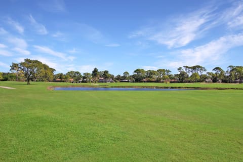 LuvLax Charming Golf Course Front Home House in Longboat Key