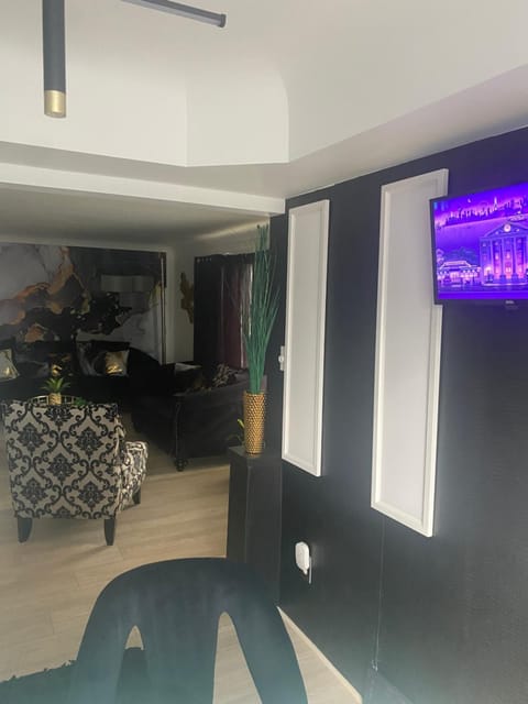 Stunting Sunburst Peaceful Palace House in Warren