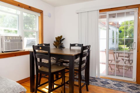 Entire 1 Bdrm house 5 mins from NWMC and DwnTwn House in Saint Albans City