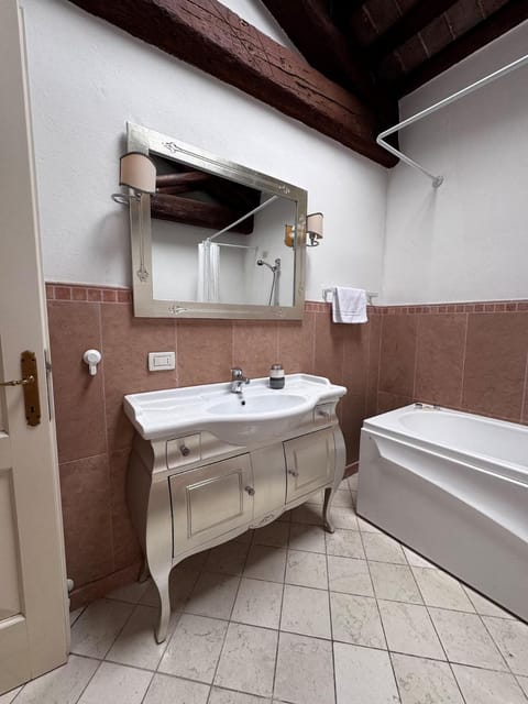 A 5 min da Bassano Camera con Bagno Privato e Area Fitness Bed and Breakfast in Bassano del Grappa