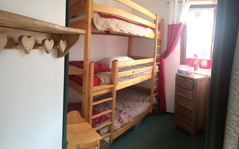 Bed, Photo of the whole room, Bedroom, bunk bed