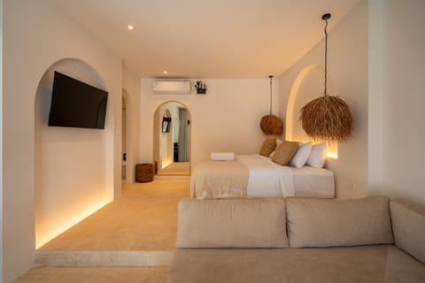 Bed, TV and multimedia, Photo of the whole room, Bedroom