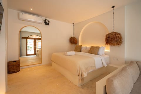 Bed, Photo of the whole room, Bedroom, air conditioner