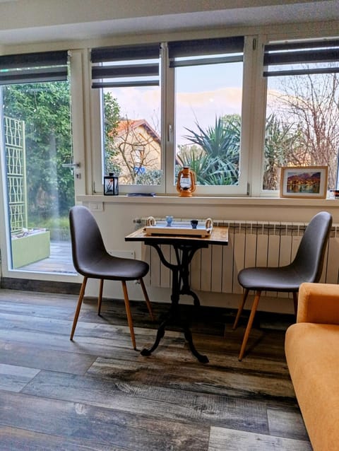 Spring, Dining area