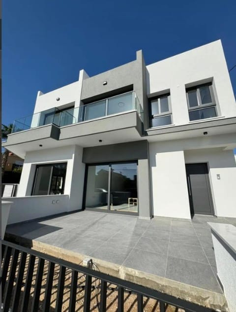 Property building, Day