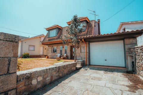 Property building, Garden, Balcony/Terrace