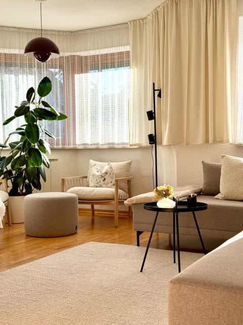 Living room, Photo of the whole room