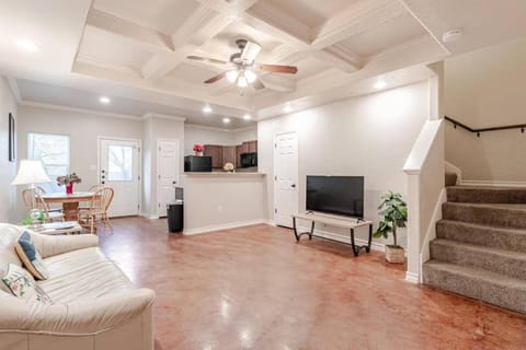 Communal lounge/ TV room, TV and multimedia, Living room, Seating area