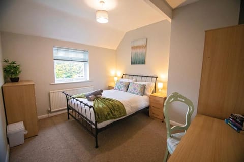 Bed, Photo of the whole room, Bedroom, wardrobe