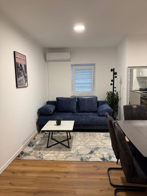 Living room, Seating area, air conditioner