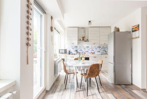 Day, Kitchen or kitchenette, Dining area, Seasons