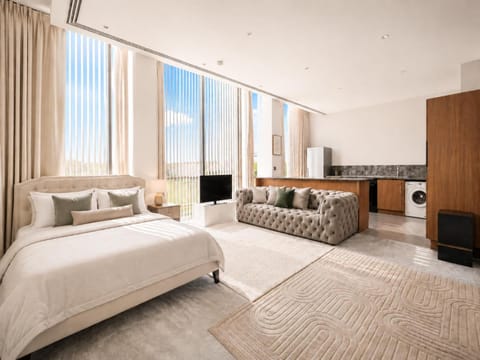 Communal lounge/ TV room, Bed, TV and multimedia, Kitchen or kitchenette, Living room, Photo of the whole room, Seating area, Evening entertainment, Bedroom, wardrobe