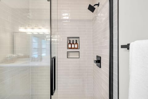 MidTown Cozy Cottage House in Meridian-Kessler