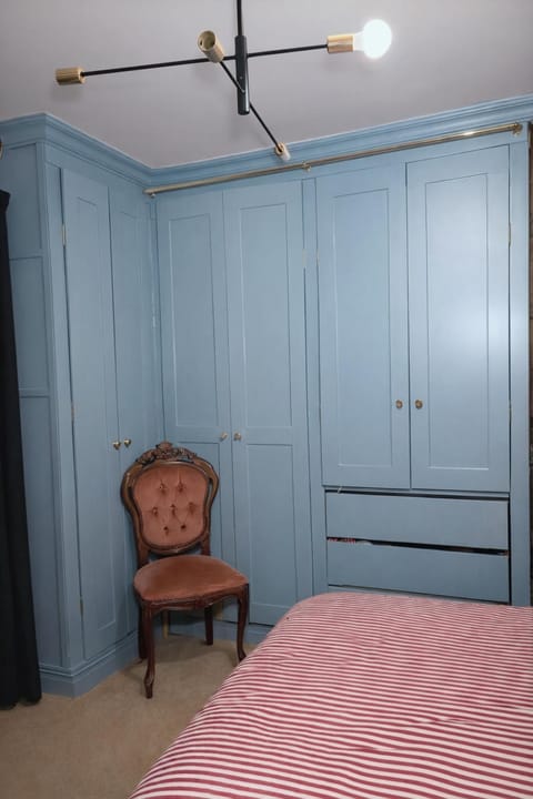 Bedroom, wardrobe