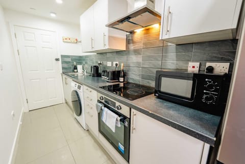 Coffee/tea facilities, Kitchen or kitchenette, dishwasher, minibar, oven, pet friendly, stove, toaster, washing machine, dryer