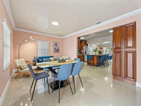 Tropical Bay House-Near By Brickell, Wynwood and South Beach House in Miami