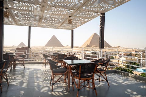 Nearby landmark, Restaurant/places to eat, Day, Natural landscape, View (from property/room), Balcony/Terrace, Banquet/Function facilities, Dining area, Mountain view, Breakfast, Continental breakfast, Dinner, Drinks, Sunrise, Sunset