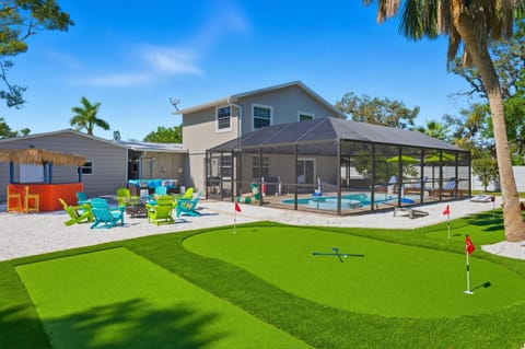 Sleeps 16 Golf Simulator Pickleball Pool Spa House in Bradenton