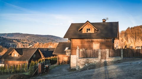 Property building, Day, Natural landscape, Mountain view