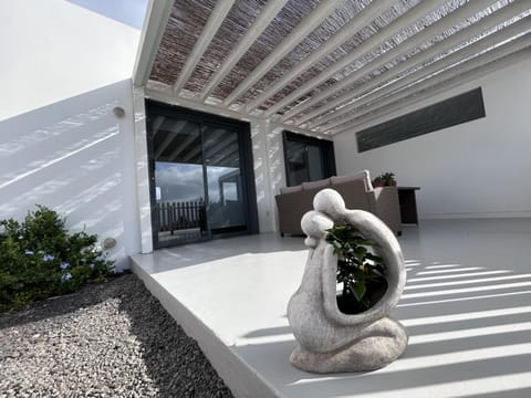 Property building, Balcony/Terrace, Garden view