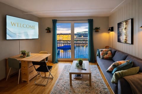 TV and multimedia, Living room, Seating area, Dining area, Evening entertainment, River view