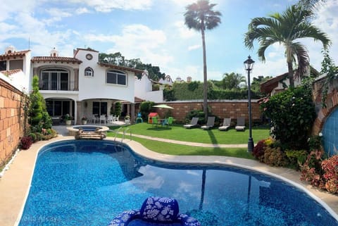 Property building, Day, Garden, Garden view, Pool view, Swimming pool