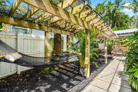 Garden Grove- Miami Home with Private Pool House in Coconut Grove