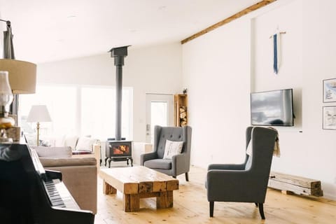 Communal lounge/ TV room, Living room, Seating area