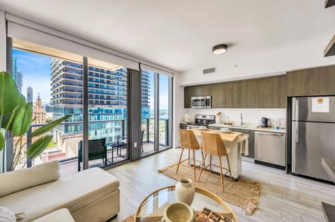 View (from property/room), Kitchen or kitchenette, Living room, Seating area, Dining area, dishwasher, oven, stove