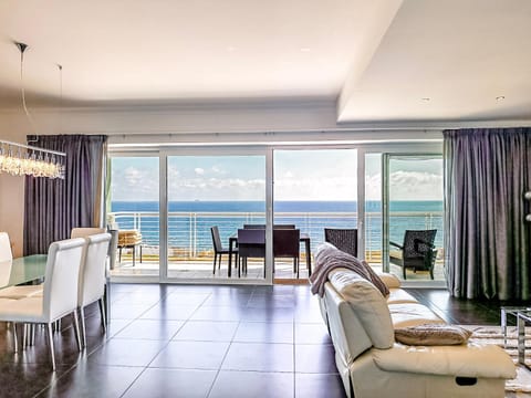 Balcony/Terrace, Living room, Seating area, Sea view