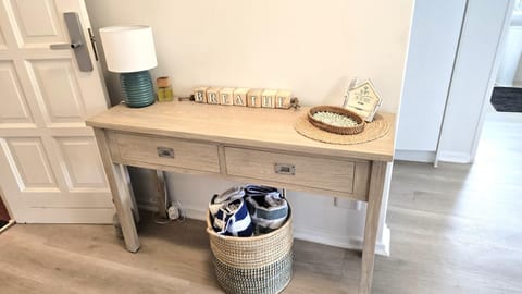 Facade/entrance, towels