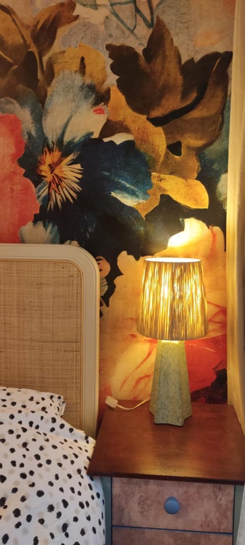 Cheltenham town centre with parking space House in Cheltenham