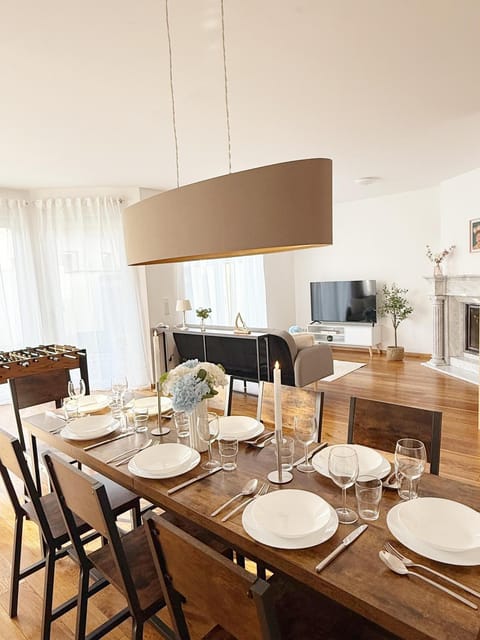 TV and multimedia, Living room, Seating area, Dining area