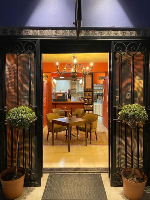 Property building, Facade/entrance, Coffee/tea facilities, Logo/Certificate/Sign, Street view