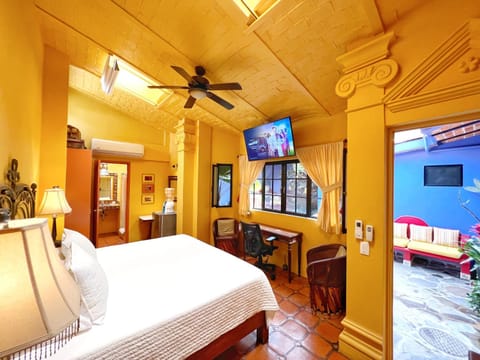 Communal lounge/ TV room, Bed, Garden, Balcony/Terrace, Balcony/Terrace, Evening entertainment, Bedroom, Non alcoholic drinks, fireplace, heating, air conditioner