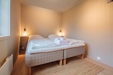 Reinebringen Trail House House in Lofoten