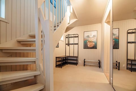 Reinebringen Trail House House in Lofoten