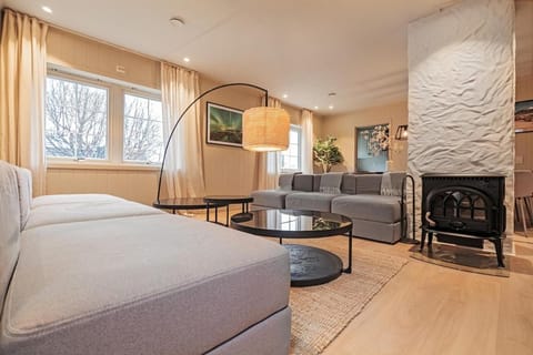 Reinebringen Trail House House in Lofoten