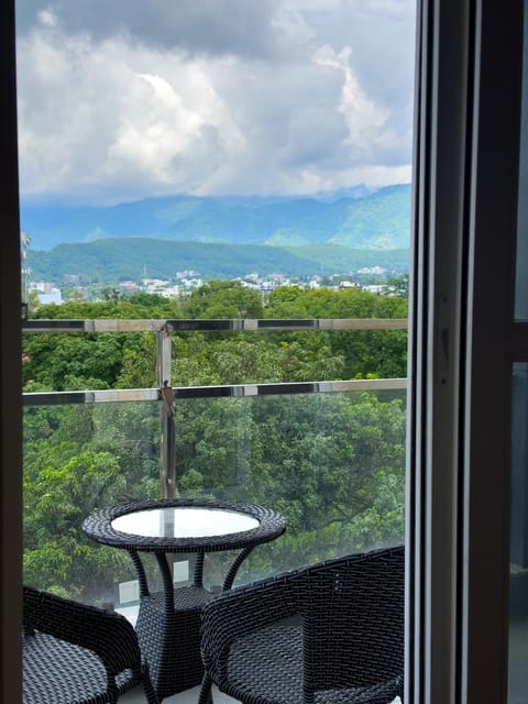 View (from property/room), Balcony/Terrace, Mountain view