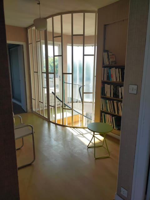 Library, Seating area