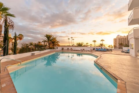 Pool view, Swimming pool, Sunset, sunbed