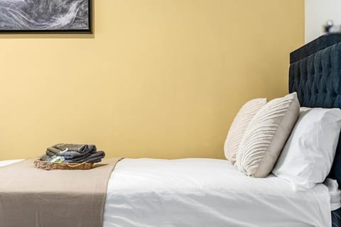 Family & Contractors Retreat Villa in The Royal Town of Sutton Coldfield