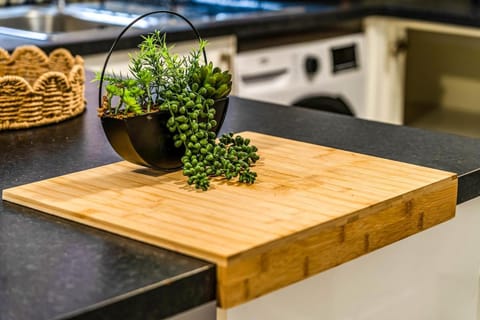 Family & Contractors Retreat Villa in The Royal Town of Sutton Coldfield