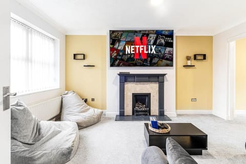 Family & Contractors Retreat Villa in The Royal Town of Sutton Coldfield