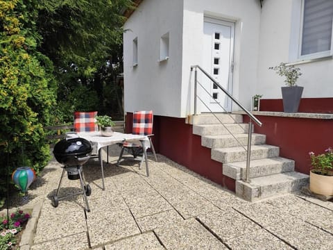 Property building, BBQ facilities, Balcony/Terrace