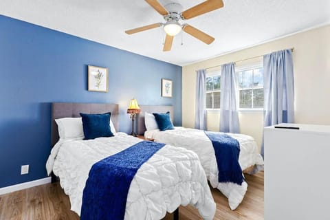 NEW Temple 4 BD Townhome 5 Min To Medical Perfect for Families, Workers, Contractors - Professionally Managed By Stay Albatross House in Temple