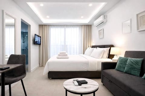 Bed, Living room