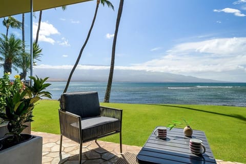 Oceanfront Lauloa 106 - Ground Floor, Modern Renovation, Split-AC, Walk to Beach House in Maalaea