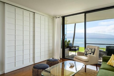Oceanfront Lauloa 106 - Ground Floor, Modern Renovation, Split-AC, Walk to Beach House in Maalaea